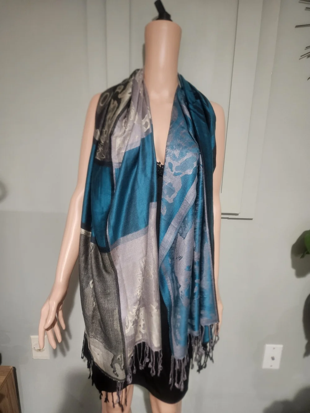 Vintage Ama Waterways Silk Feel Fringe Shawl Wrap Scarf Blue Abstract